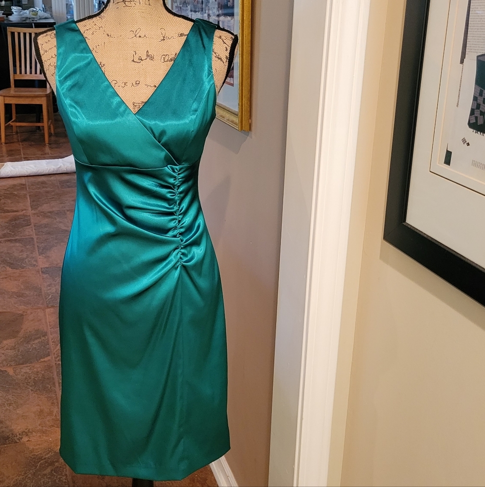 Worn once excellent condition, Fantastic standout color